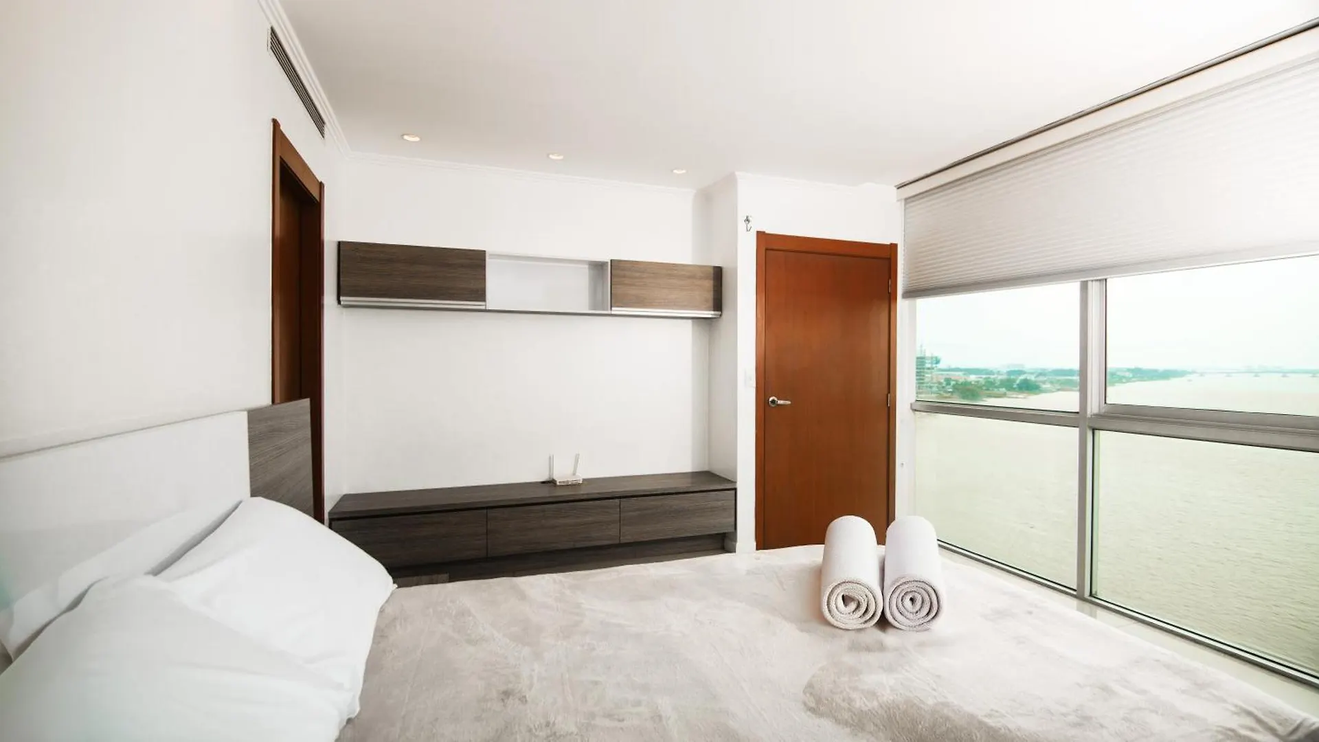 Suite 7 Riverfront, river view, グアヤキル