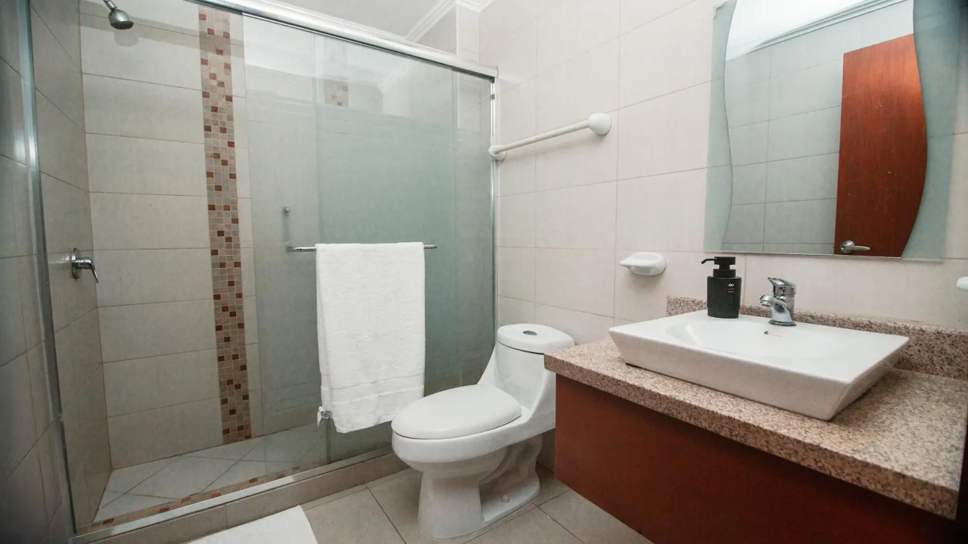 Suite 7 Riverfront, river view, グアヤキル 0*,