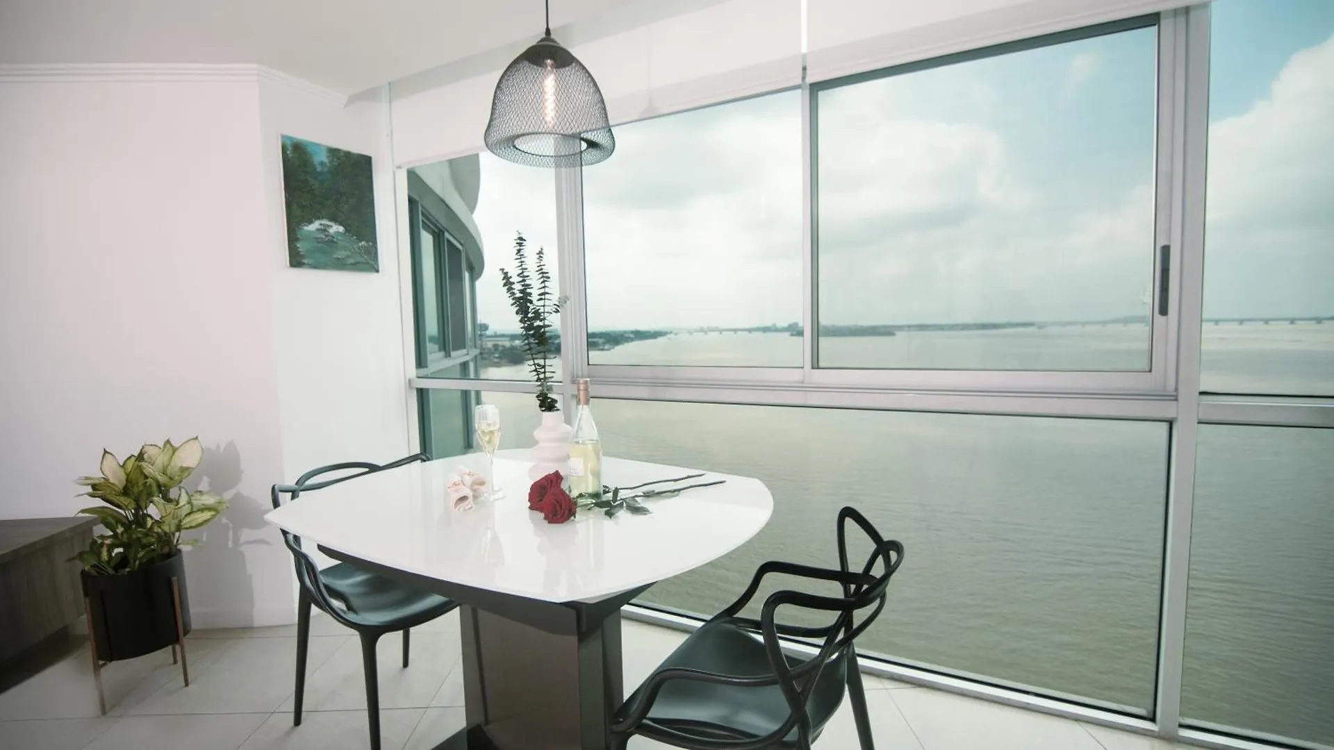 Suite 7 Riverfront, river view, グアヤキル 0*,  エクアドル