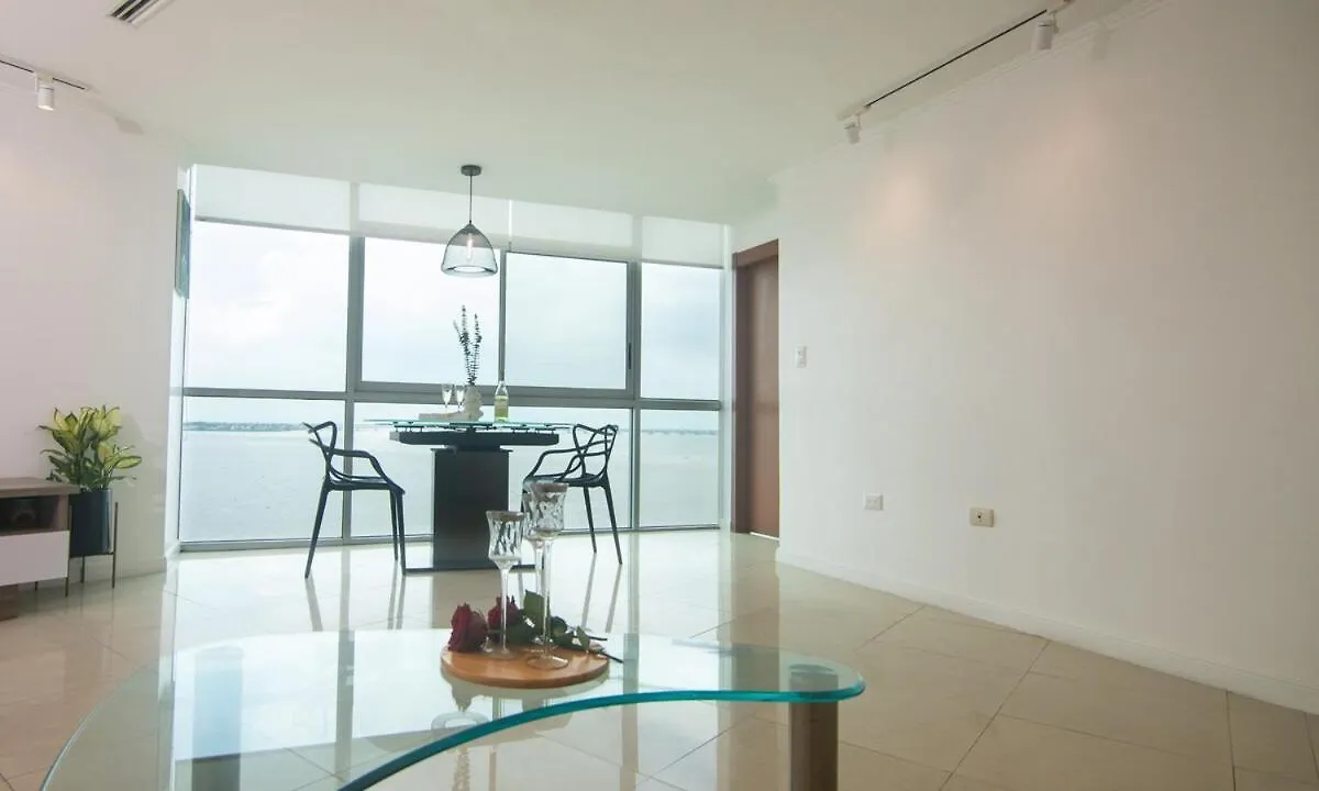 Suite 7 Riverfront, river view, グアヤキル